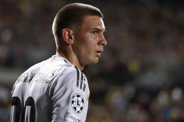 2亿砸三王牌！阿隆索就位利物浦狂补，1亿后卫+皇马铁腰能救红军？